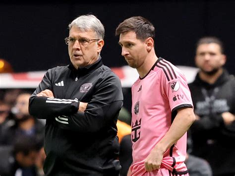 Como En Las Viejas Pocas Tata Martino Rendido Ante Messi Y Luis