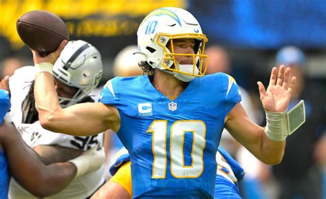 Justin Herbert injury update: X-rays negative on Chargers QB's ankle - Yahoo Sports