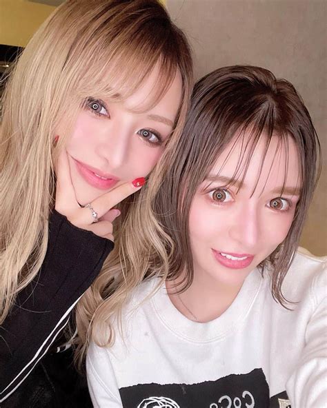 進撃のノアさんのインスタグラム写真 進撃のノアinstagram「りょうのあ👩‍ ️‍👩 りょうのあ 8年のお付き合い 親友