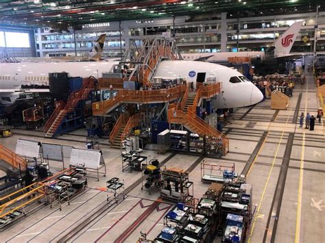 Boeing Delays Dreamliner Deliveries After New Defect Found Wsj