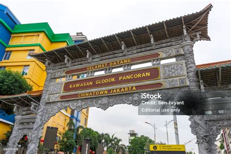 entrance gate  chinatown kawasan pancoran glodok  jakarta