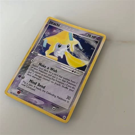 Se produkter som liknar Pokémon Jirachi Holo 8 Pok på Tradera