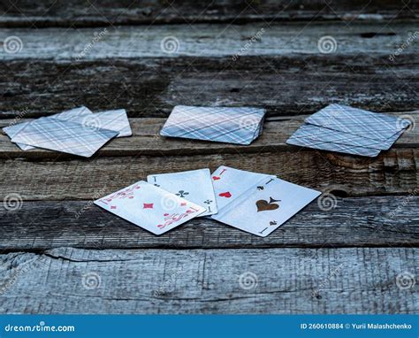 Jogar Cartas Quatro Ases Na Mesa Foto De Stock Imagem De Jaque