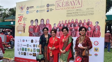 Lana T Koentjoro Apresiasi Ribuan Perempuan Berkebaya Dalam Parade