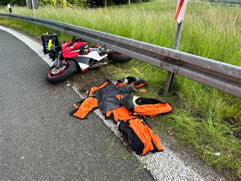 Unfall Auf Der A Abfahrt Siegen S D Gute Schutzkleidung Rettet