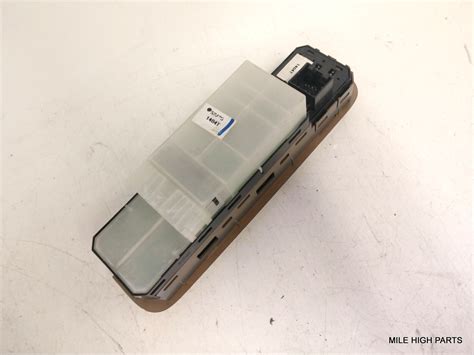 03 06 Suzuki Grand Vitara XL 7 Driver Master Window Switch Silver 52J20