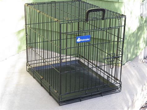 Dog Kennel - Medium size in hotdog's Garage Sale Casper, WY