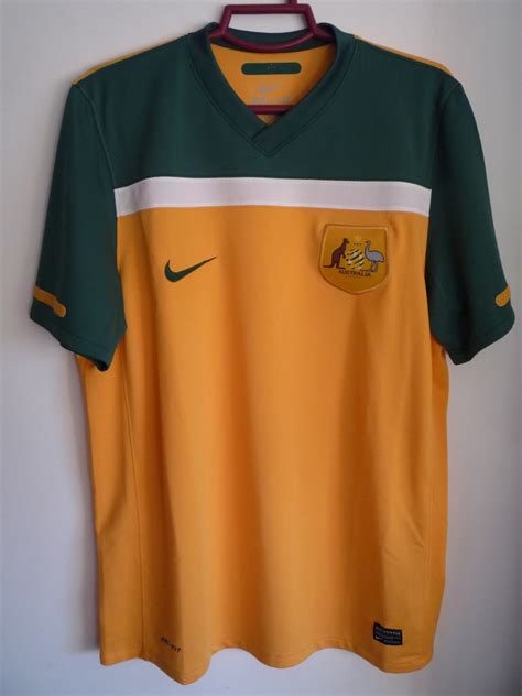 Football Uniforms | A football shirt collection: #11 Australia (Home, 2010/2012)