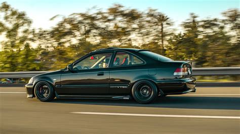 You Need To See This Perfectly Stanced Honda Civic Si