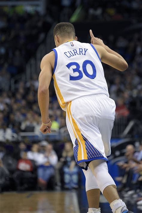 Curry scores 51, breaks regular-season 3-point streak record - San ...