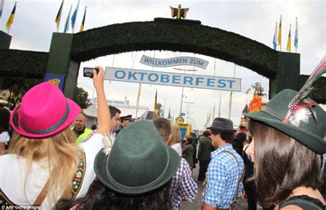 O Zapft Is Beer Drinkers Mecca Begins As Oktoberfest Kicks Off In