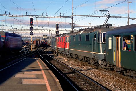 SBB Re6 6 and two Re4 4 II in Zürich HB Feb 1995 Plenty o Flickr