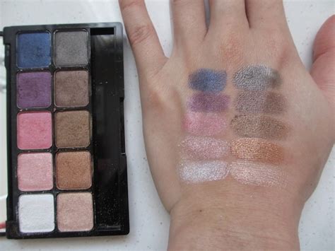 The Blackmentos Beauty Box: Review: Solone Eyeshadow Palette in 7252-1!