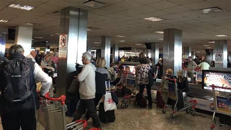 Se Levant El Paro De Maleteros Pero Siguen Las Demoras En Aeroparque