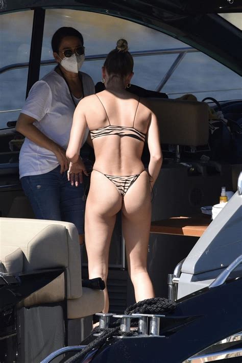 Hailey Baldwin Biebers Sexy Ass In Bikini And Tight Leggings Photos The Fappening