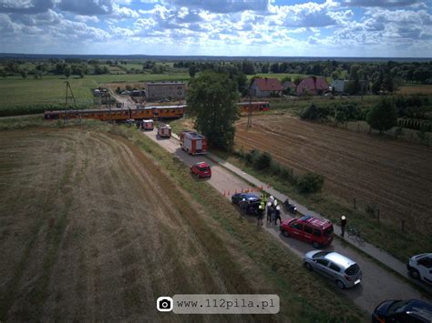 Zderzenie ciągnika rolniczego z pociągiem osobowym w Komorowie gm