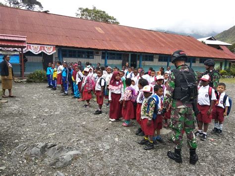 Satgas Pamtas Ri Png Yonif Raider Divif Kostrad Melaksanakan