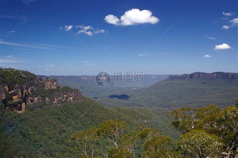 蓝山游客旅游风景国家公园姐妹山脉高清图片下载 正版图片320434686 摄图网