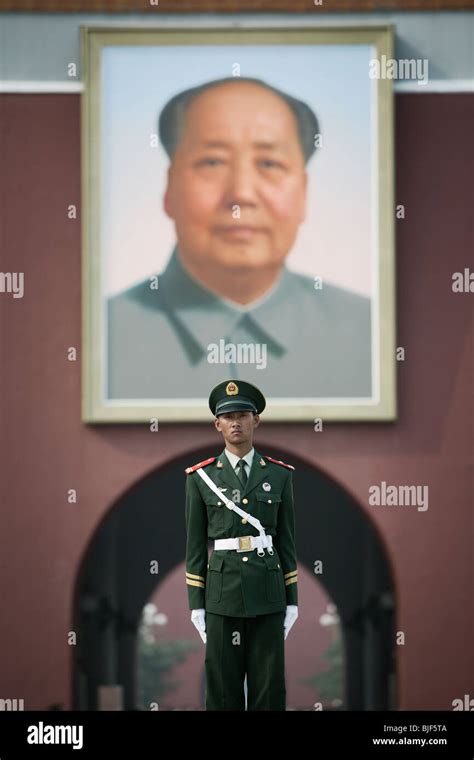 Chinese soldier at the Gate of Heavenly Peace (Tiananmen, next to ...