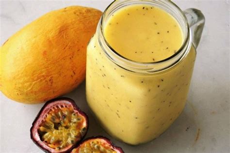 Экзотический смузи из манго с маракуйя, рецепт с фото — Вкусо.ру