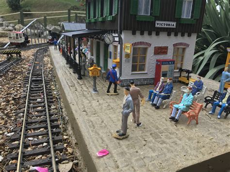 Make This Model Village ( Usborne Cut Out Models)
