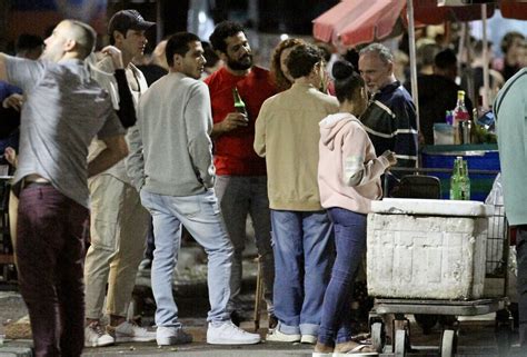 Vivendo Romance Gay Em Terra E Paix O Atores Curtem Noite Do Rio E Mostram Sintonia Fora De Cena