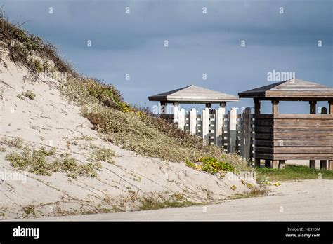 The entrance to the beach Stock Photo - Alamy