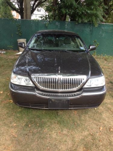 Find Used Lincoln Town Car Signature L Sedan Door L In