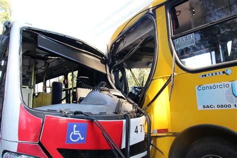 Acidente entre ônibus deixa 23 feridos em São Paulo VEJA SÃO PAULO