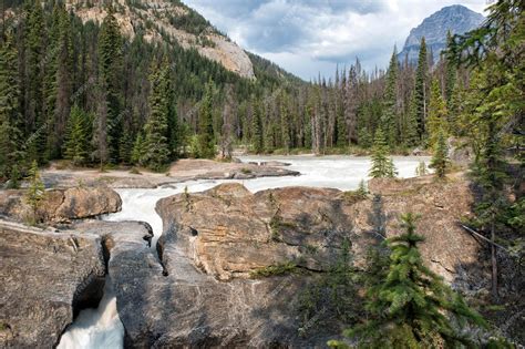 Premium Photo | Emerald lake natural bridge waterfall