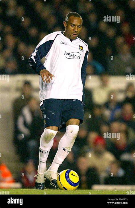 West Ham Uniteds Daniel Gabbidon Hi Res Stock Photography And Images