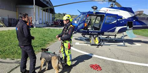 Hautes Alpes 8 heures d intervention pour sauver deux chiens coincés