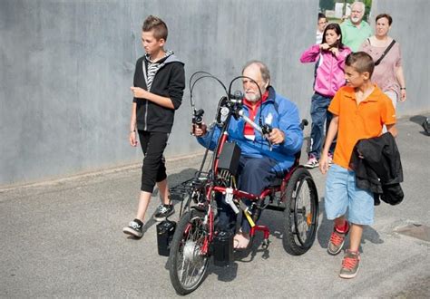 Franzose W Rdigt Ns Opfer Mit Langer Reise Im Rollstuhl