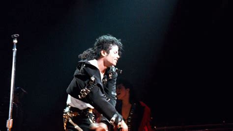 Man in the mirror - Michael Jackson - Michael Jackson Photo (30973746 ...