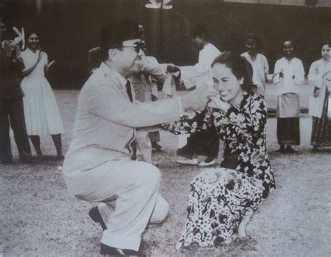 President Sukarno And His Women Bali Live