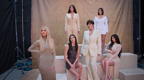 The Kardashians Finale Memes on Khloe Crying, Tristan and More