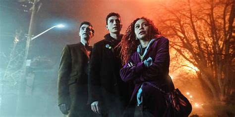 ‘Really Good Conversations’: Dead Boy Detectives Showrunners Tease ...