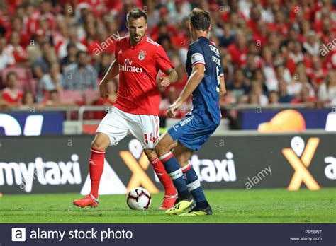 Haris Seferovic Von Sl Benfica Fotos Und Bildmaterial In Hoher