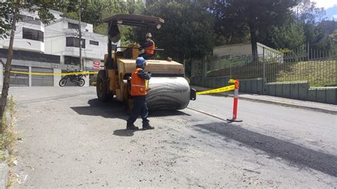 En Varias V As De La Ciudad Se Trabaja En Bacheo Quito Informa