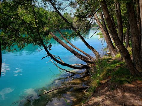 A meromictic lake in NY : r/pics