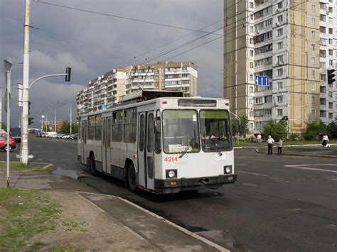 Киев, ЮМЗ Т2 № 4214 — Фото — Городской электротранспорт