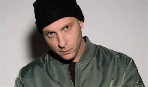 Clementino chi è il rapper napoletano carriera vita privata e curiosità