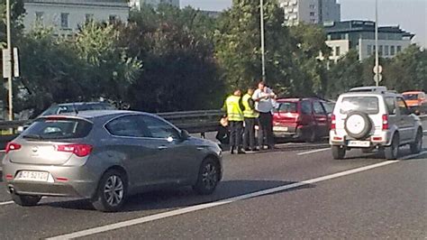 Wypadek Na Azienkowskiej Dwie Osoby Ranne Tvn Warszawa