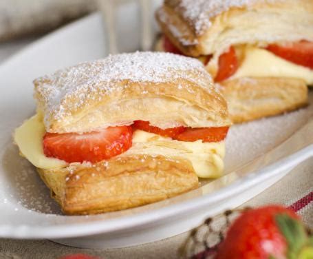 Sfogliatine Con Fragole E Crema Pasticcera La Ricetta Per Preparare Le