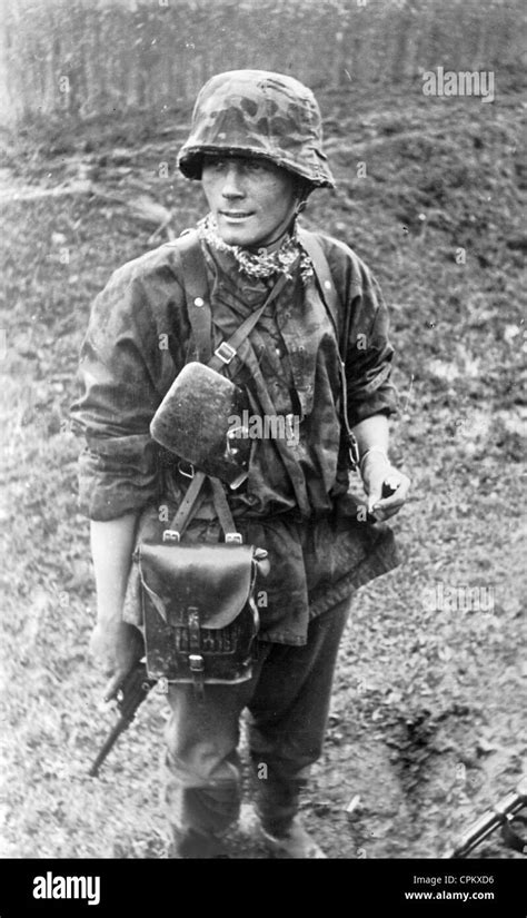 Soldat Der Waffen Ss An Der Ostfront Stockfotografie Alamy