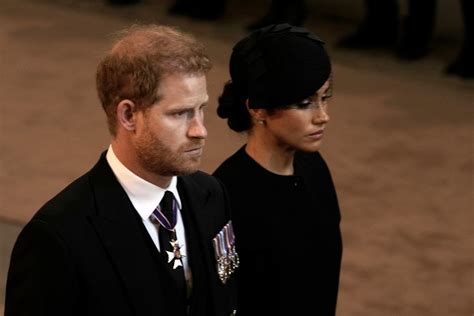 Meghan Markle Pok Oni A Si Kr Lowej Wszyscy Patrz Na Podeszw Jej