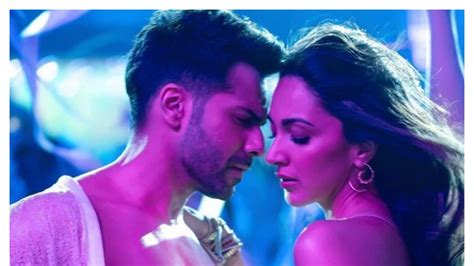 Varun Dhawan Kiara Advanis Sizzling Hot Picture From Jugjugg Jeeyo