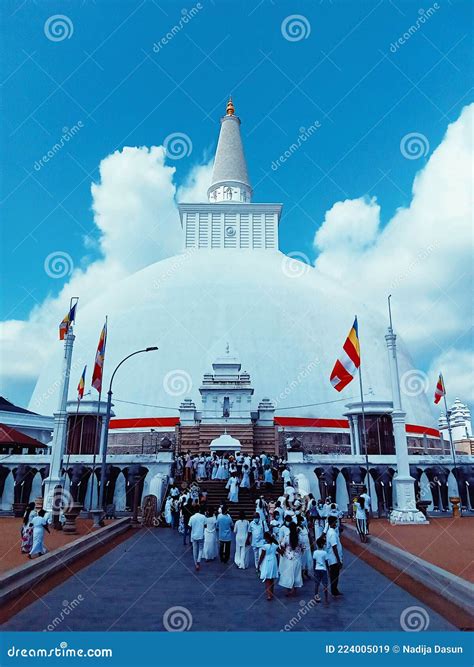 Exploring the Rich History of Sri Lanka's Ancient Ruins 1