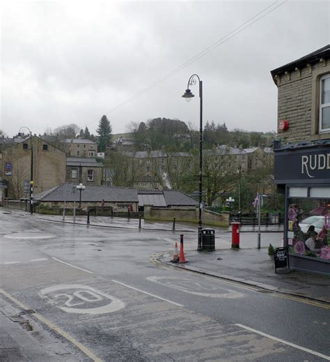 The Junction Of Station Road And Market Habiloid Cc By Sa 2 0