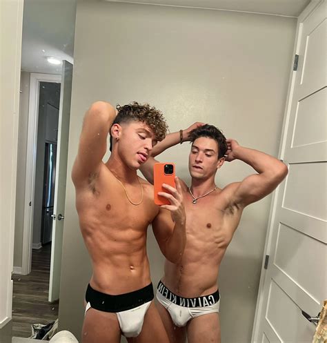 Rawr Itsben Top Onlyfans On Twitter We Are Live On Cam